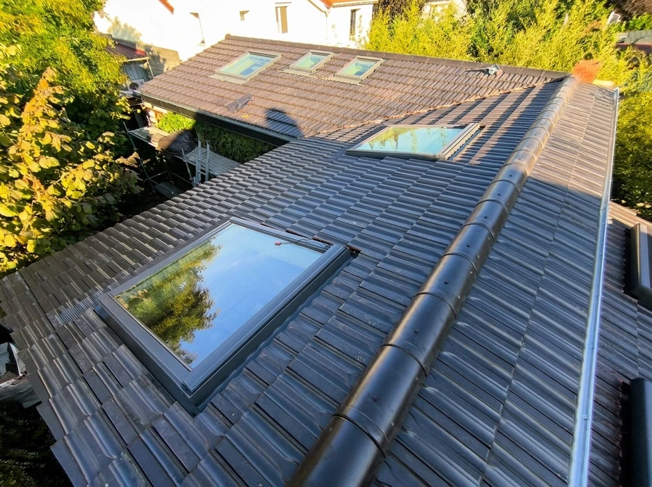Vue aérienne de toitures en rénovation
