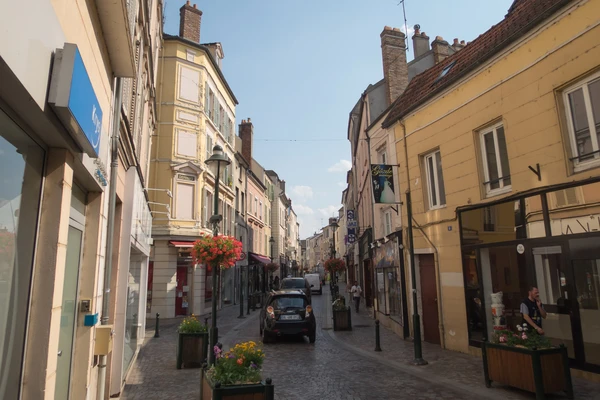 Vue a&eacute;rienne ou photographique d'une zone r&eacute;sidentielle typique de la banlieue parisienne (Essonne, Seine-et-Marne ou Val-d'Oise) montrant plusieurs maisons individuelles avec leurs toitures et fa&ccedil;ades visibles, sous un &eacute;clairage naturel de jour. L'image doit capturer l'essence des zones d'intervention de BATI PRESTO&nbsp;: habitat pavillonnaire vari&eacute;, architecture caract&eacute;ristique de l'&Icirc;le-de-France des ann&eacute;es 80-2000, avec suffisamment de d&eacute;tails pour &eacute;voquer la diversit&eacute; des b&acirc;timents sur lesquels l'entreprise intervient. La perspective peut &ecirc;tre a&eacute;rienne mod&eacute;r&eacute;e (survol &agrave; faible altitude) ou au sol. Aucun texte, logo ou marqueur ne doit appara&icirc;tre.